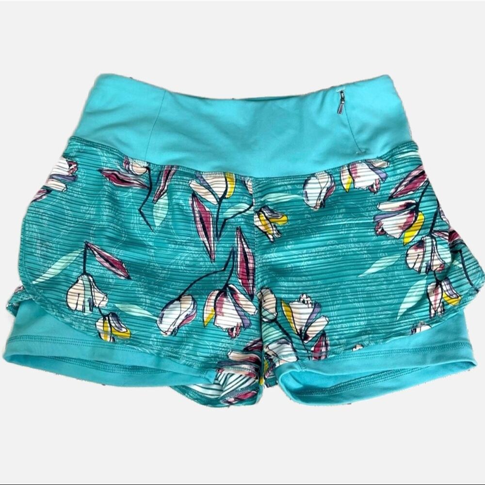Calia by Carrie Underwood Anywhere petal hem Shorts